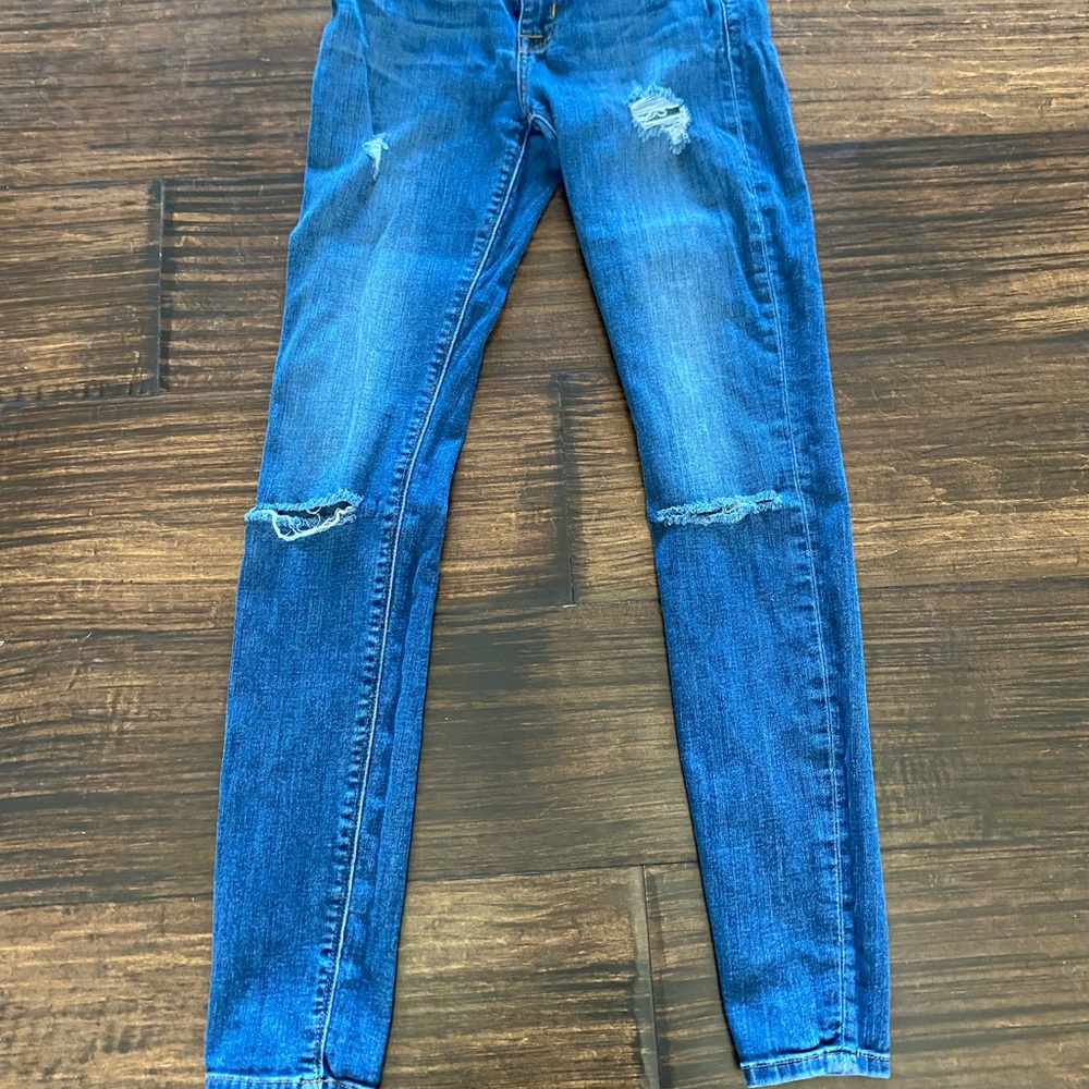 Hudson distressed medium wash skinny jeans. Size 25.
